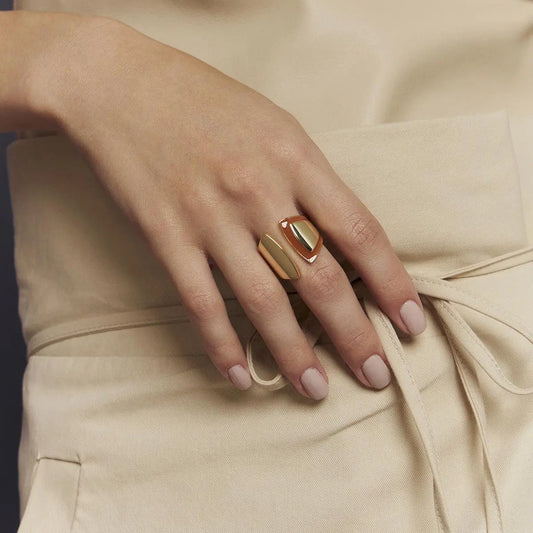 CURVED AND ENAMELED RING